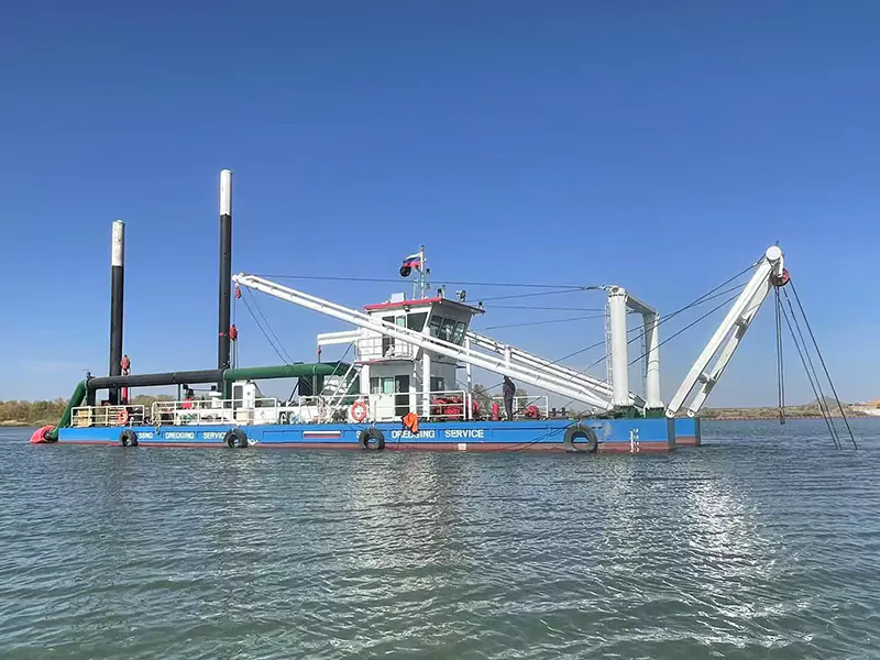 Vágó szívó kotrógép – hatékony eszköz a hatékony sziklatöréshez és iszapeltávolításhoz.