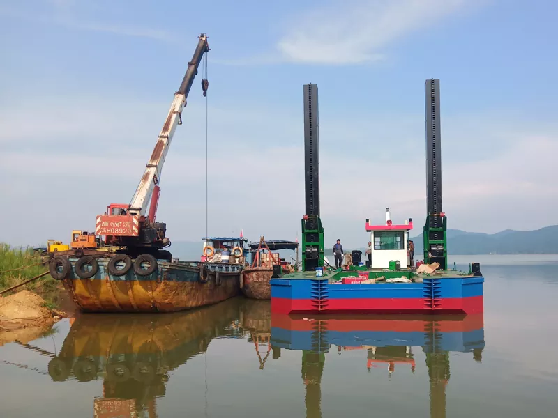 Folyami kotrógép platform